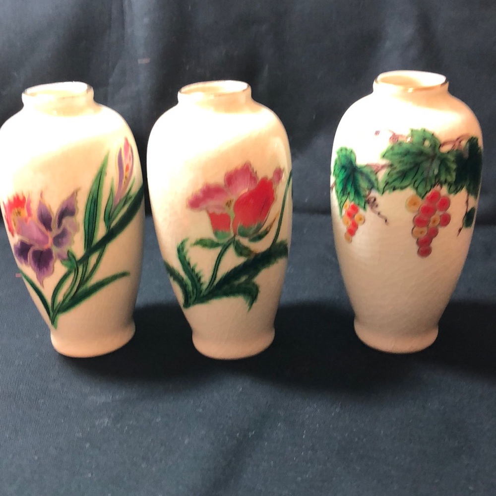 3 small vases